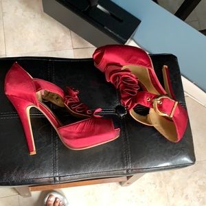 Liliana satin Heels.